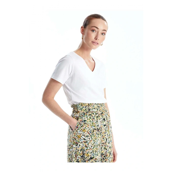 LCWAIKIKI Basic Beyaz V Yaka Düz Kısa Kollu Kadın Tişört