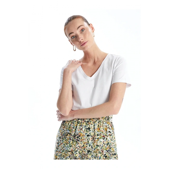 LCWAIKIKI Basic Beyaz V Yaka Düz Kısa Kollu Kadın Tişört