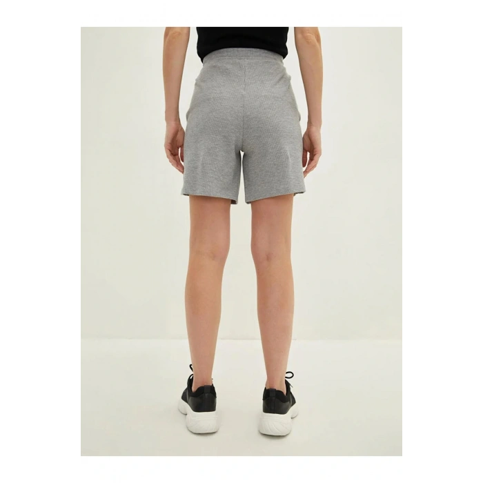 LCWAIKIKI Basic Gri Beli Lastikli Düz Cep Detaylı Kadın Şort