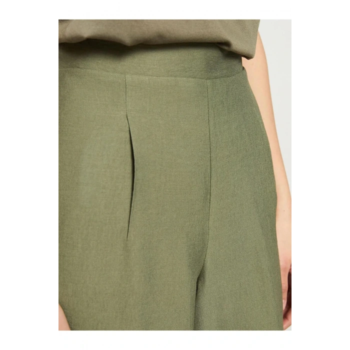 LCWAIKIKI Basic Haki Beli Lastikli Düz Cep Detaylı Kadın Şort