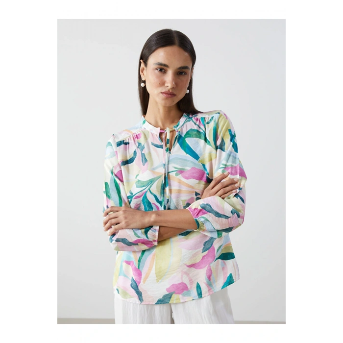 LCWAIKIKI Classic Bağlamalı Yaka Çiçekli Kadın Bluz