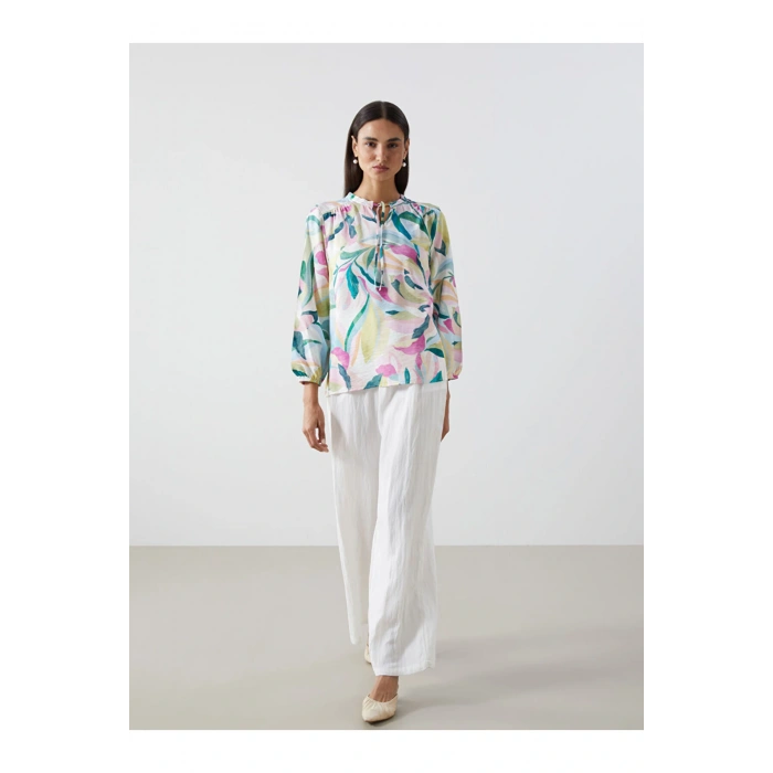 LCWAIKIKI Classic Bağlamalı Yaka Çiçekli Kadın Bluz