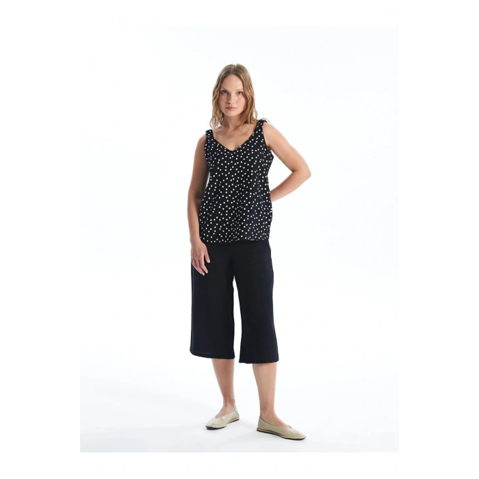 LCWAIKIKI Classic Beli Lastikli Rahat Kalıp Kadın Kapri