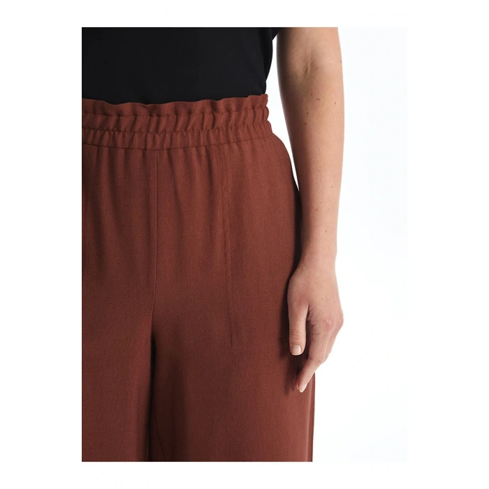 LCWAIKIKI Classic Beli Lastikli Rahat Kalıp Kadın Kapri