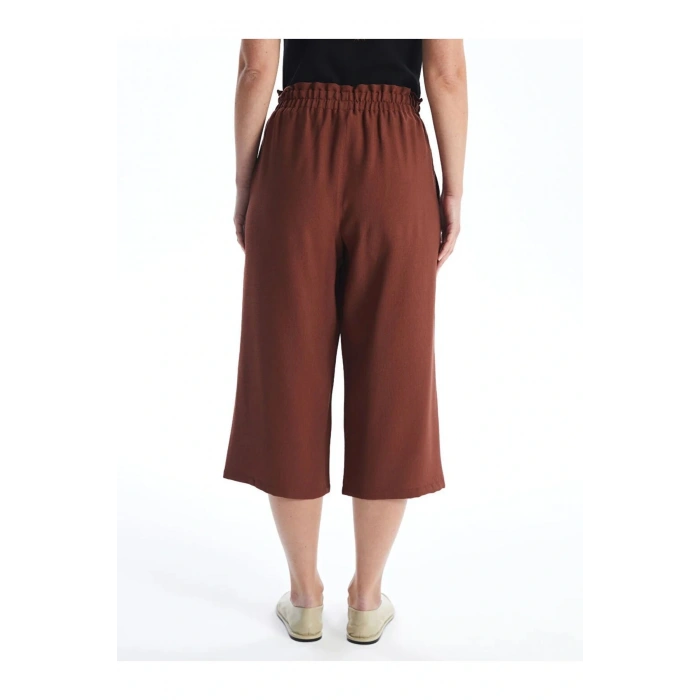 LCWAIKIKI Classic Beli Lastikli Rahat Kalıp Kadın Kapri