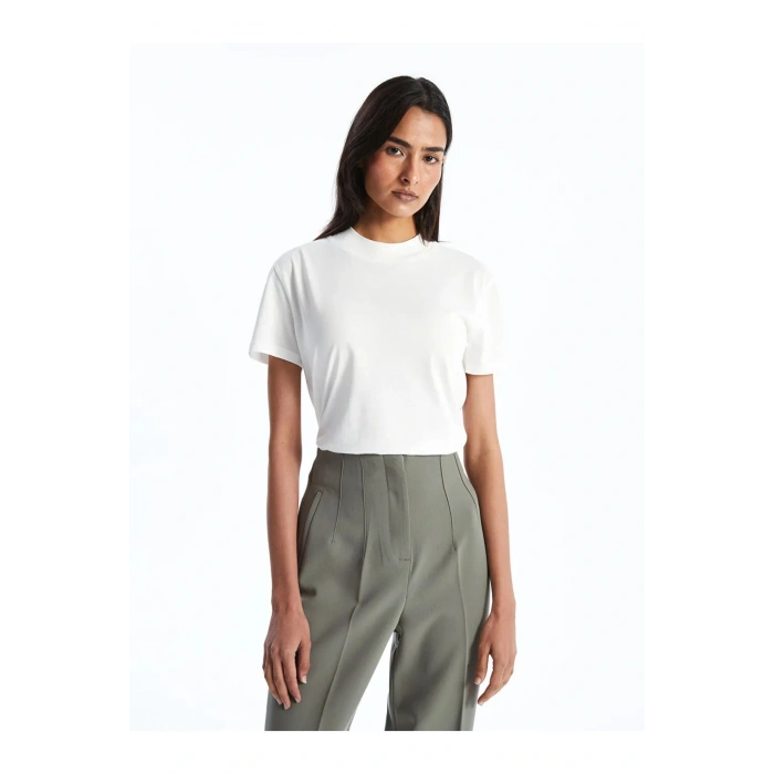 LCWAIKIKI Classic Ekru Dik Yaka Kadın Tişört