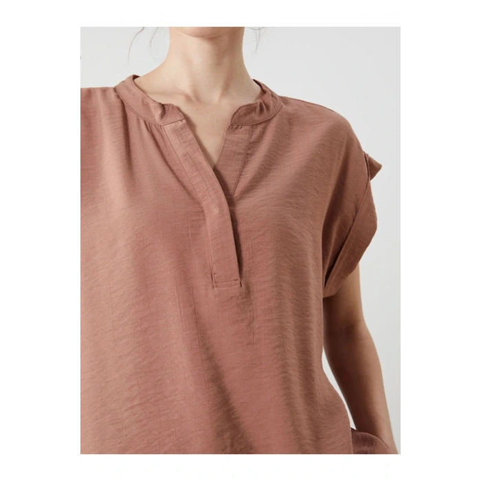 LCWAIKIKI Classic Kahverengi Kaçık Yaka Kadın Bluz T T
