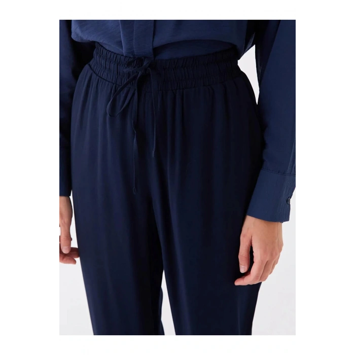 LCWAIKIKI Classic Lacivert Beli Lastikli Rahat Kalıp Kadın Pantolon