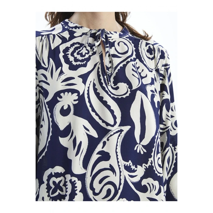LCWAIKIKI Classic Mavi Bağlamalı Yaka Desenli Kadın Bluz