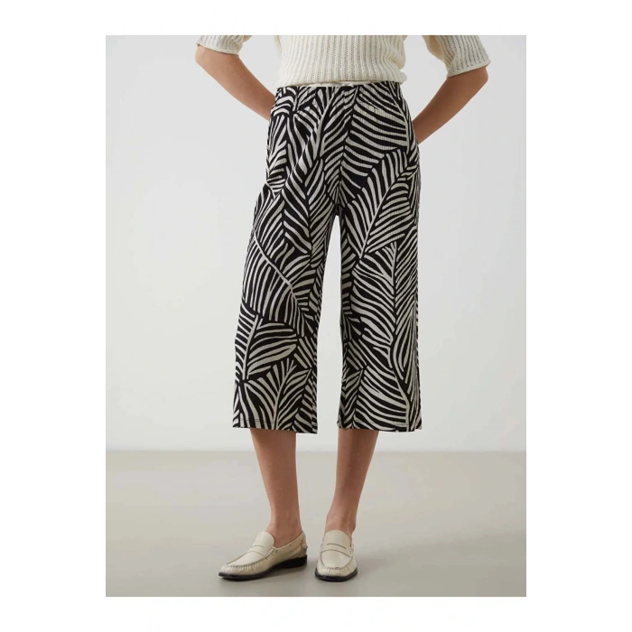 LCWAIKIKI Classic Siyah Beli Lastikli Desenli Kadın Kapri