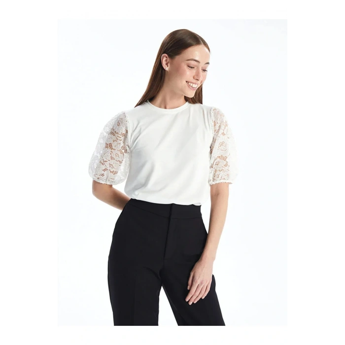 LCWAIKIKI Classic Bisiklet Yaka Kendinden Desenli Kısa Kollu Kadın Bluz