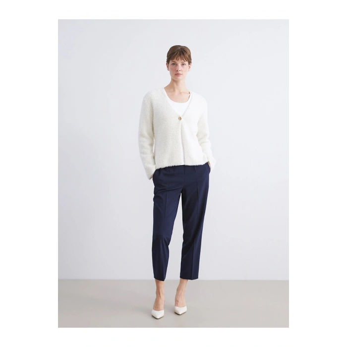 LCWAIKIKI ClassicEkru V Yaka Kadın Pelüş Triko Hırka