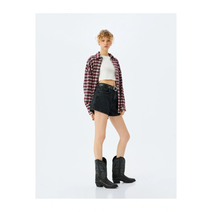 Mini Düğmeli Cepli Rahat Kesim Denim Şort