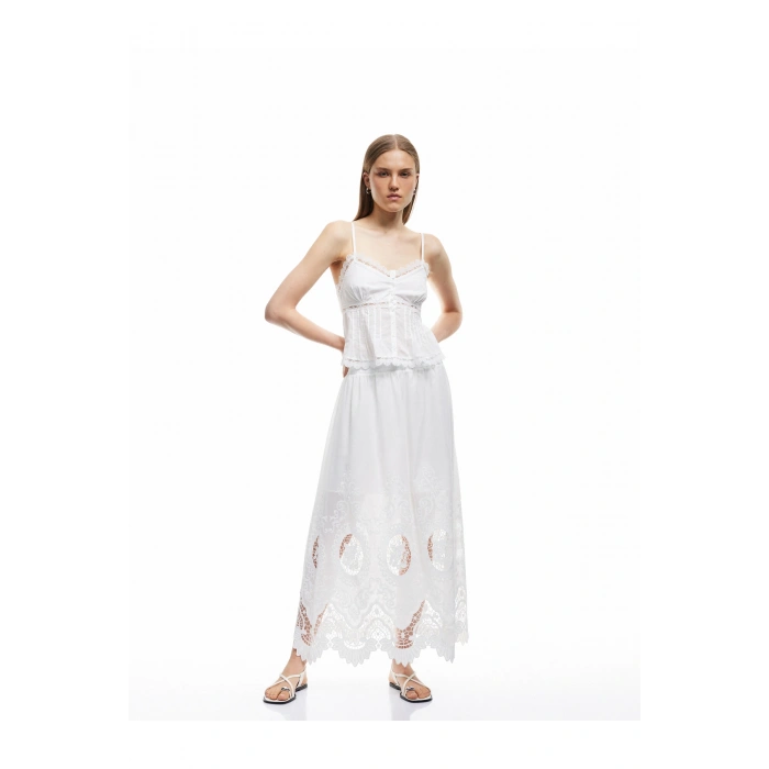 Pamuklu Astarlı Brode Detaylı Fistolu Midi Kloş Etek