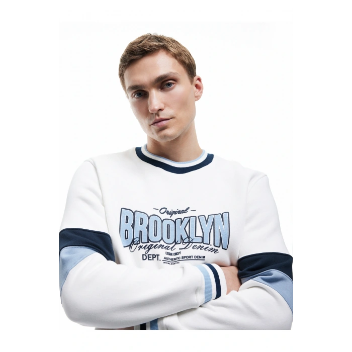 Şardonlu Uzun Kollu Bisiklet Yaka Renk Bloklu Kolej Baskılı Sweatshirt