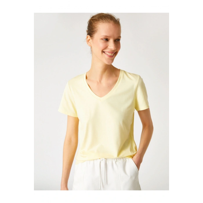 V Yaka Kısa Kollu Basic Tişört