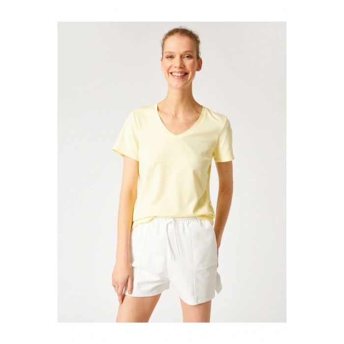 V Yaka Kısa Kollu Basic Tişört