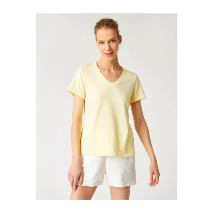 V Yaka Kısa Kollu Basic Tişört