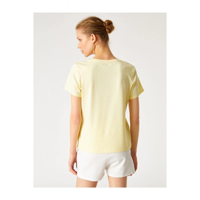 V Yaka Kısa Kollu Basic Tişört