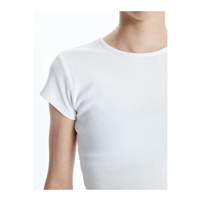 XSIDE Beyaz Bisiklet Yaka Dokulu Kadın Crop T T