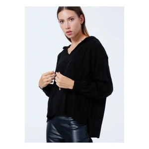 Kapüşon Yaka Düz Siyah Kadın Kazak 22k0267k1