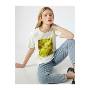 Kadın Ekru Baskılu Bisiklet Yaka Pamuklu T-Shirt