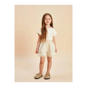 LCW Kids Bej Beli Lastikli Nakışlı Kız Çocuk Şort