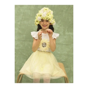 LCW Kids Bisiklet Yaka Nakışlı Kısa Kollu Kız Çocuk Tişört