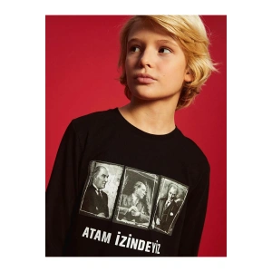 LCW Kids Siyah Bisiklet Yaka Atatürk Baskılı Erkek Çocuk Tişört