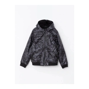 LCW Kids Siyah Kapüşonlu Baskılı Erkek Çocuk Deri Görünümlü Mont