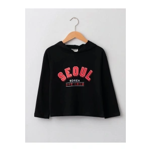 LCW Kids Siyah Kapüşonlu Baskılı Uzun Kollu Pamuklu Kız Çocuk Tişört