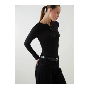 LCWAIKIKI Classic Siyah Bisiklet Yaka Kadın Tişört