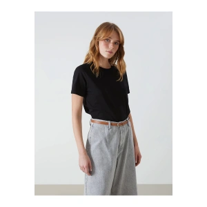 XSIDE Siyah Bisiklet Yaka Kadın Tişört