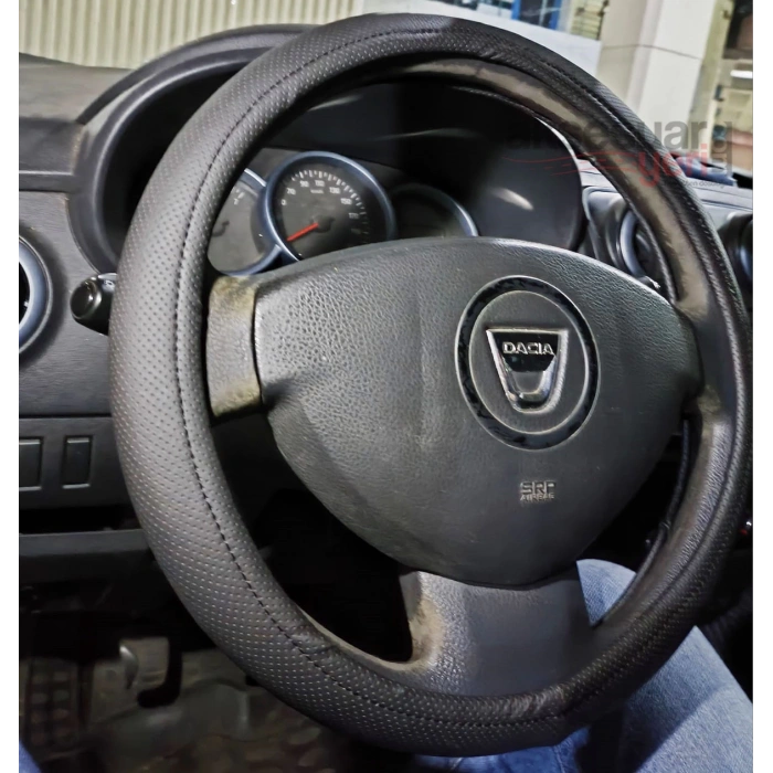 Toptan Geçmeli Direksiyon Kılıfı Noktalı Delikli Deri