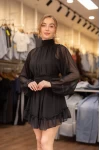 Dik Yaka Sırt Detay Şifon Elbise - Siyah