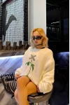 Gül Yağmur Baskılı Unisex Oversize Sweatshirt Beyaz