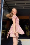 Sırt Dekolte Çiçek Desenli Tulum Pembe