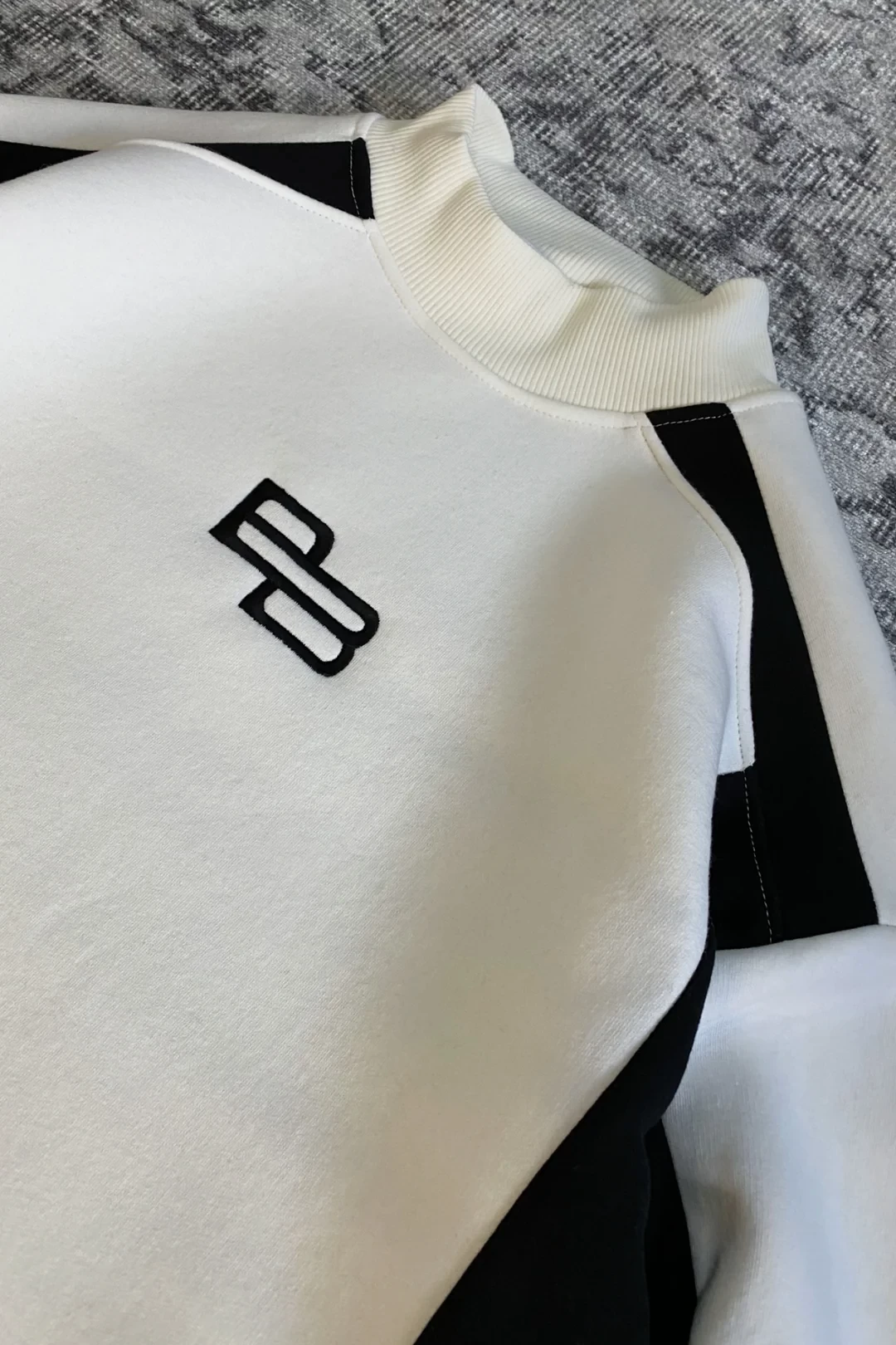 BB Nakışlı Unisex Oversize Sweatshirt Beyaz