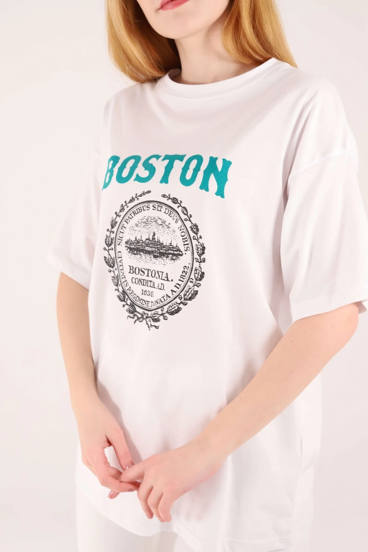Beyaz Boston Baskılı Unisex Tshirt