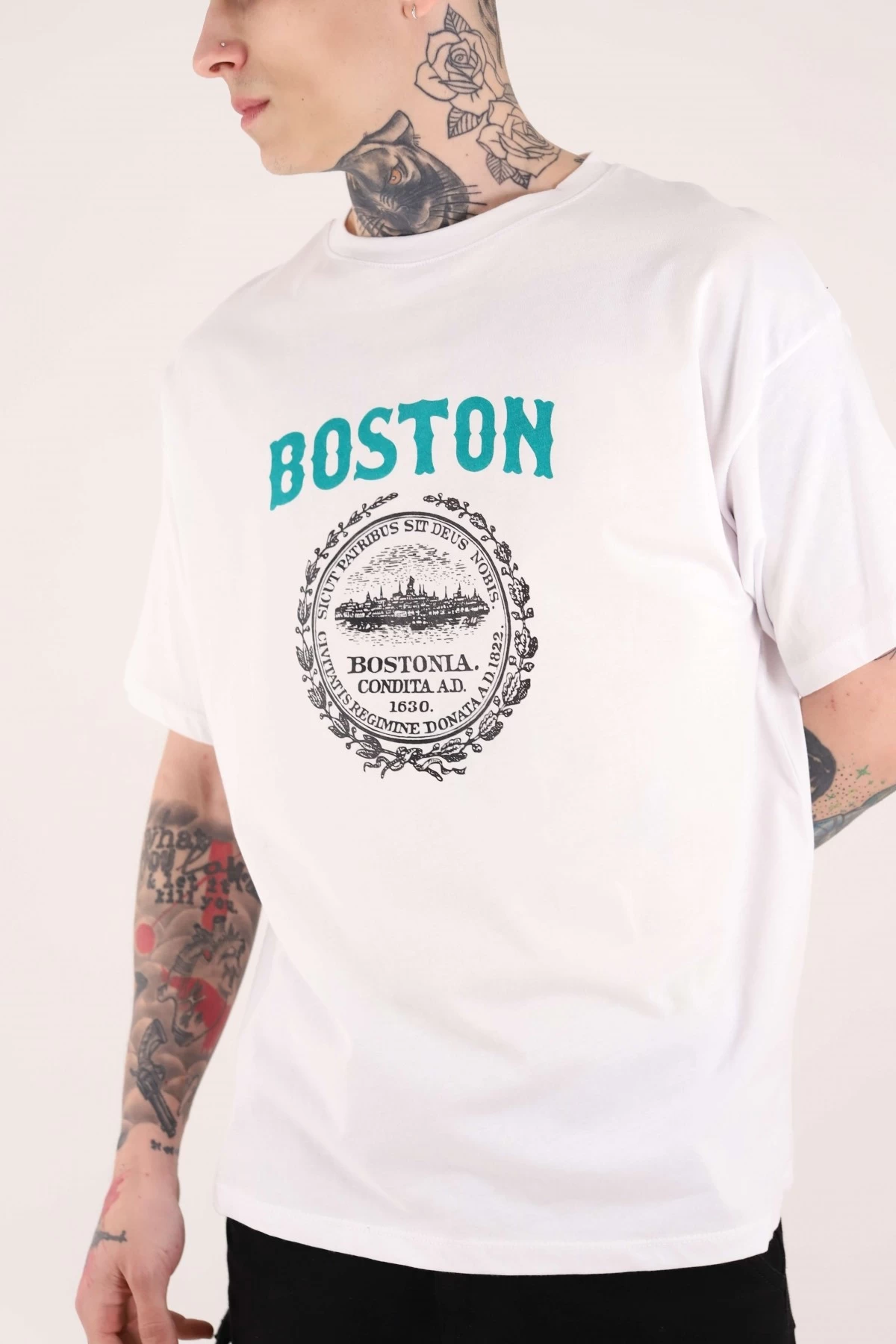 Beyaz Boston Baskılı Unisex Tshirt