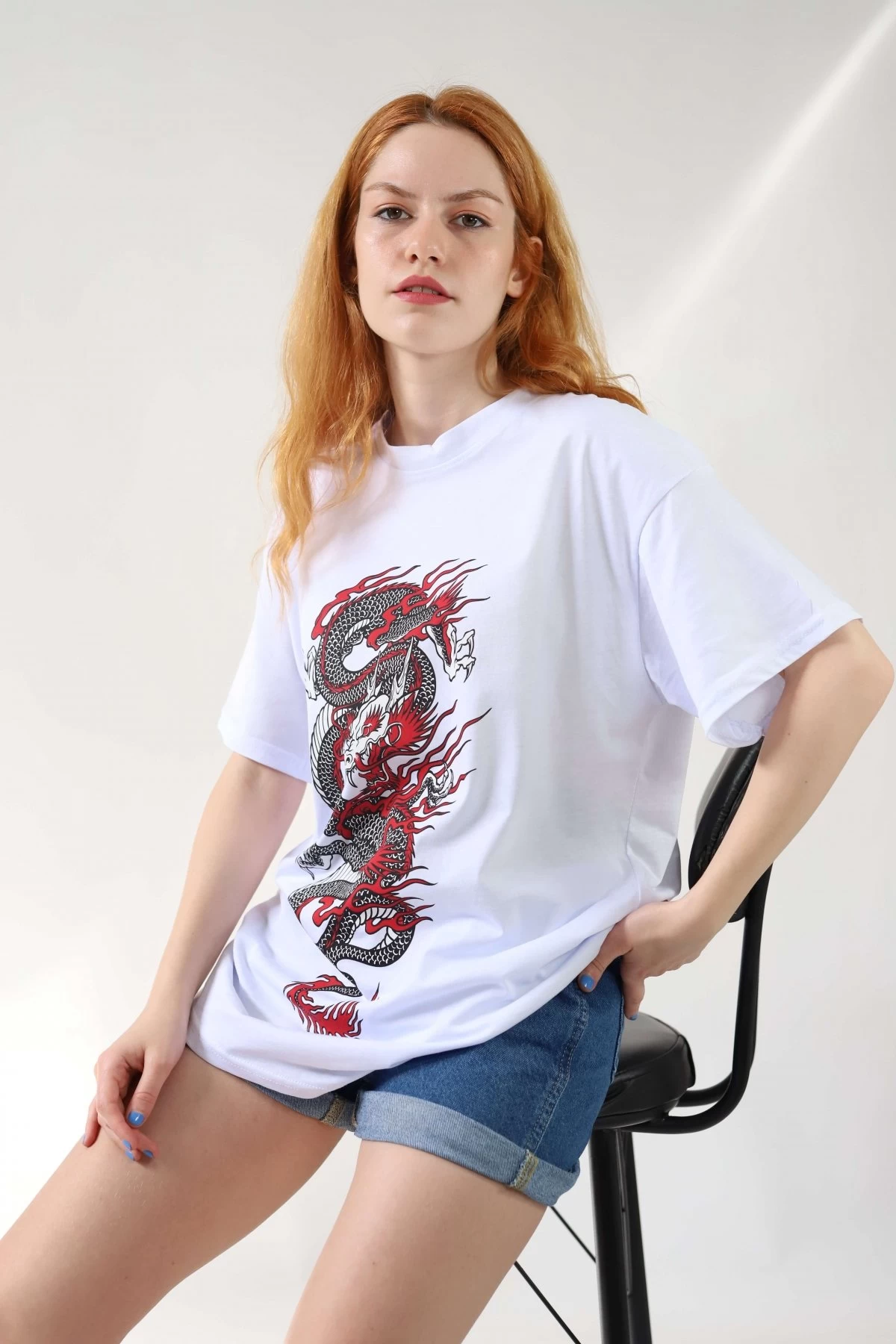 Beyaz Göğüs Baskı Dragon Unisex Tshirt