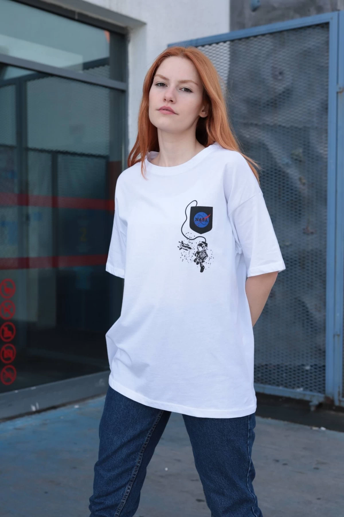 Beyaz Göğüs Nasa Astronot Unisex Tshirt