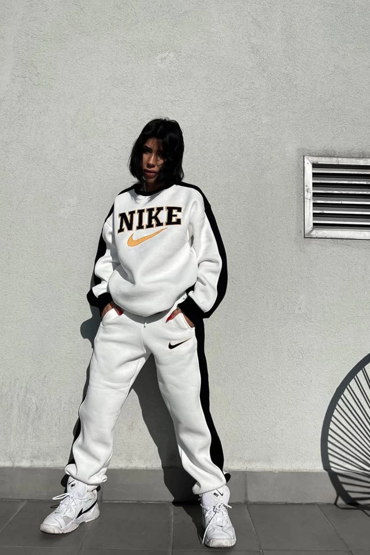 Beyaz Şeritli Parçalı Yazı Unisex Eşofman Takımı
