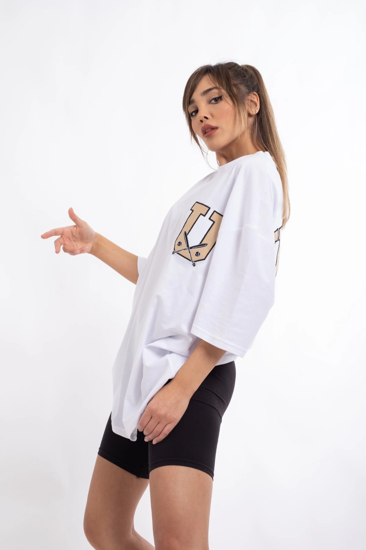 Beyaz U Nakışlı Unisex Oversize Tshirt