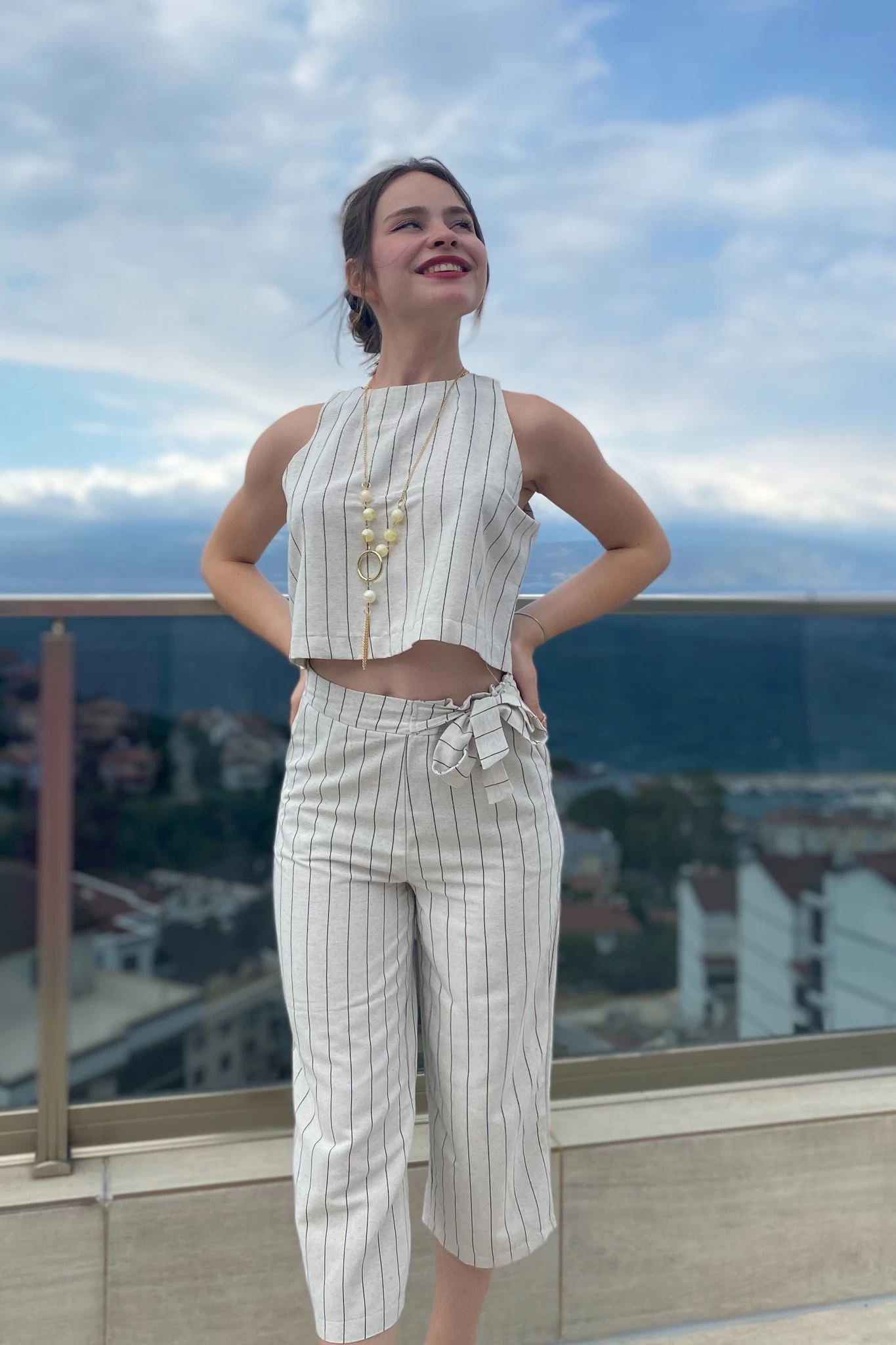 Çizgili Kolyeli Keten Takım Ekru