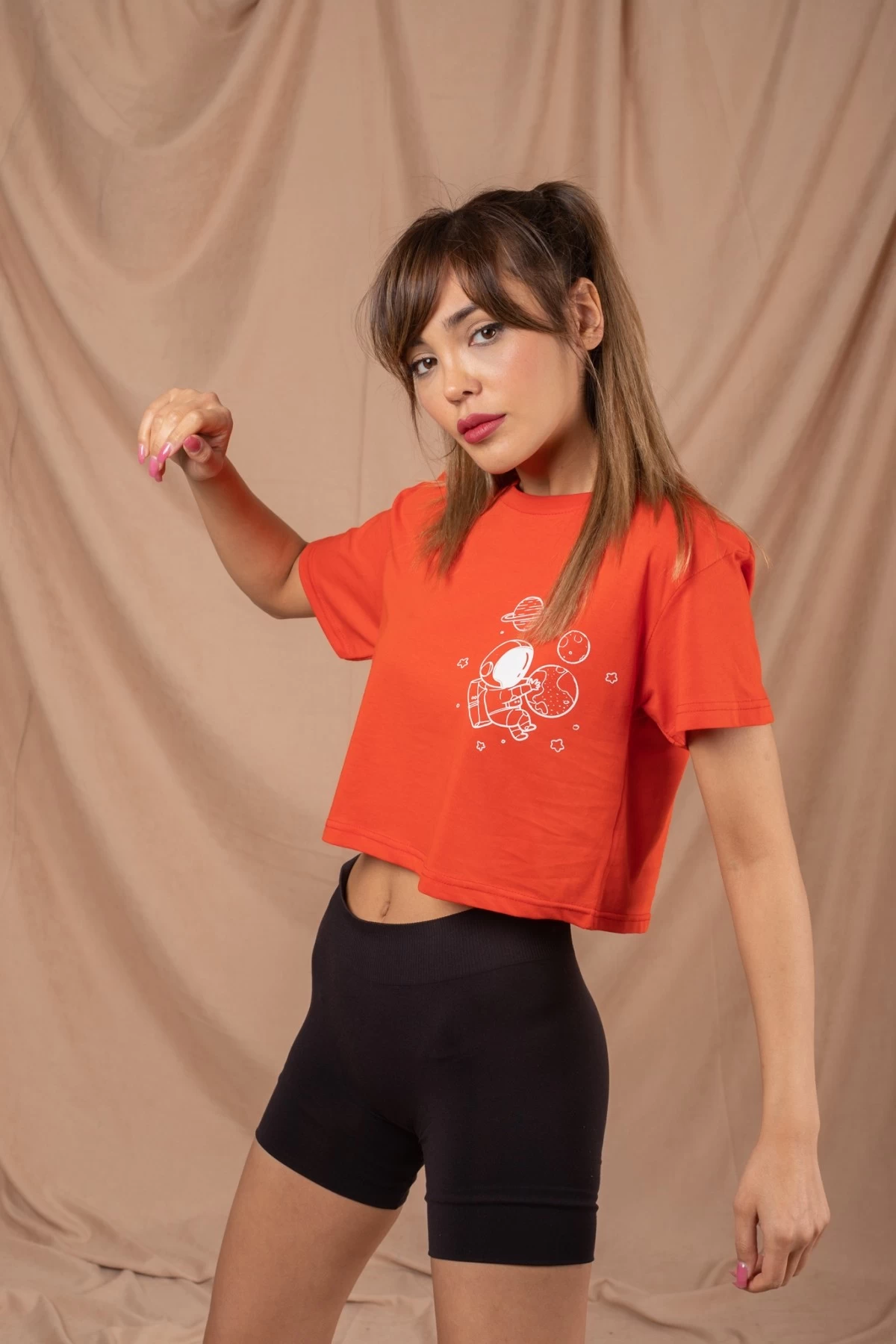 Kırmızı Astronot Baskılı Crop Tshirt