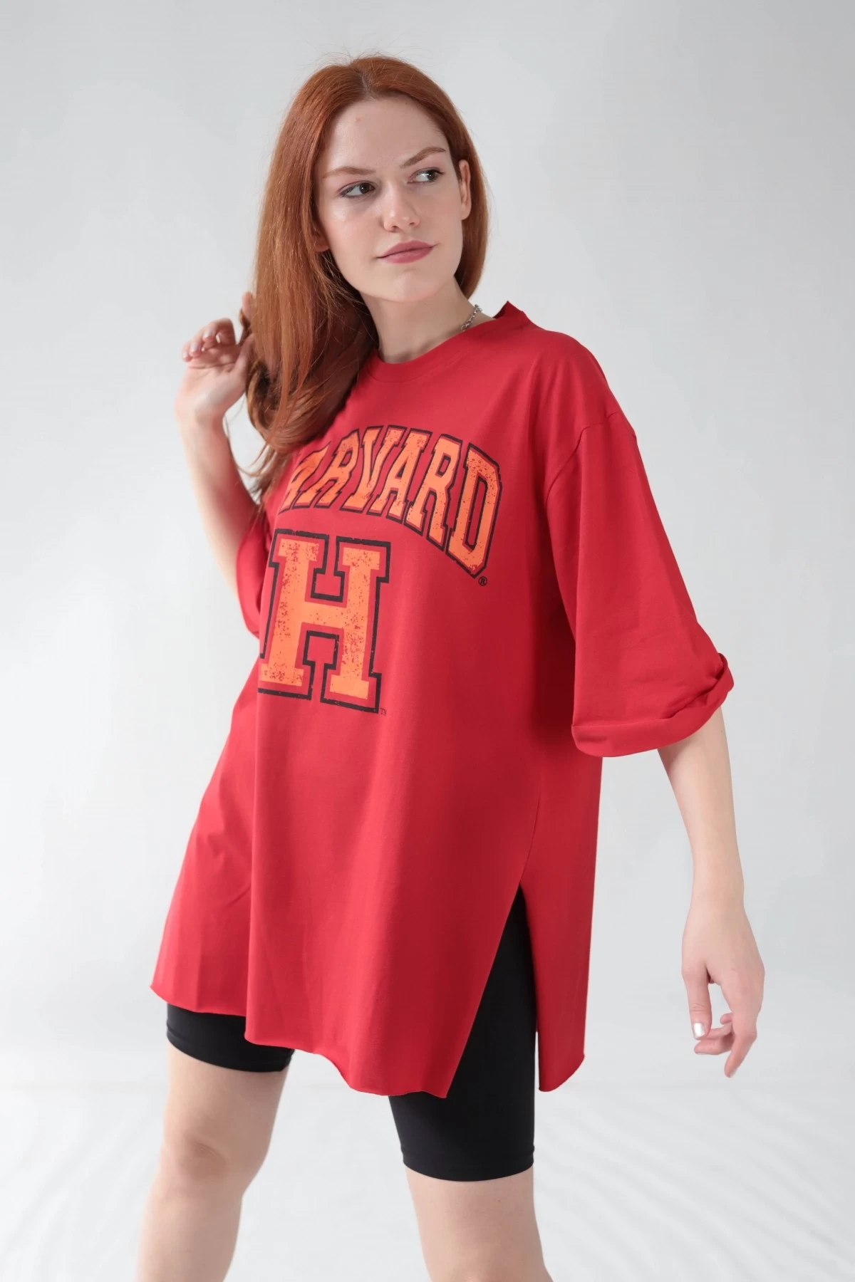 Kırmızı Harvard Logo Yırtmaçlı Oversize Tshirt