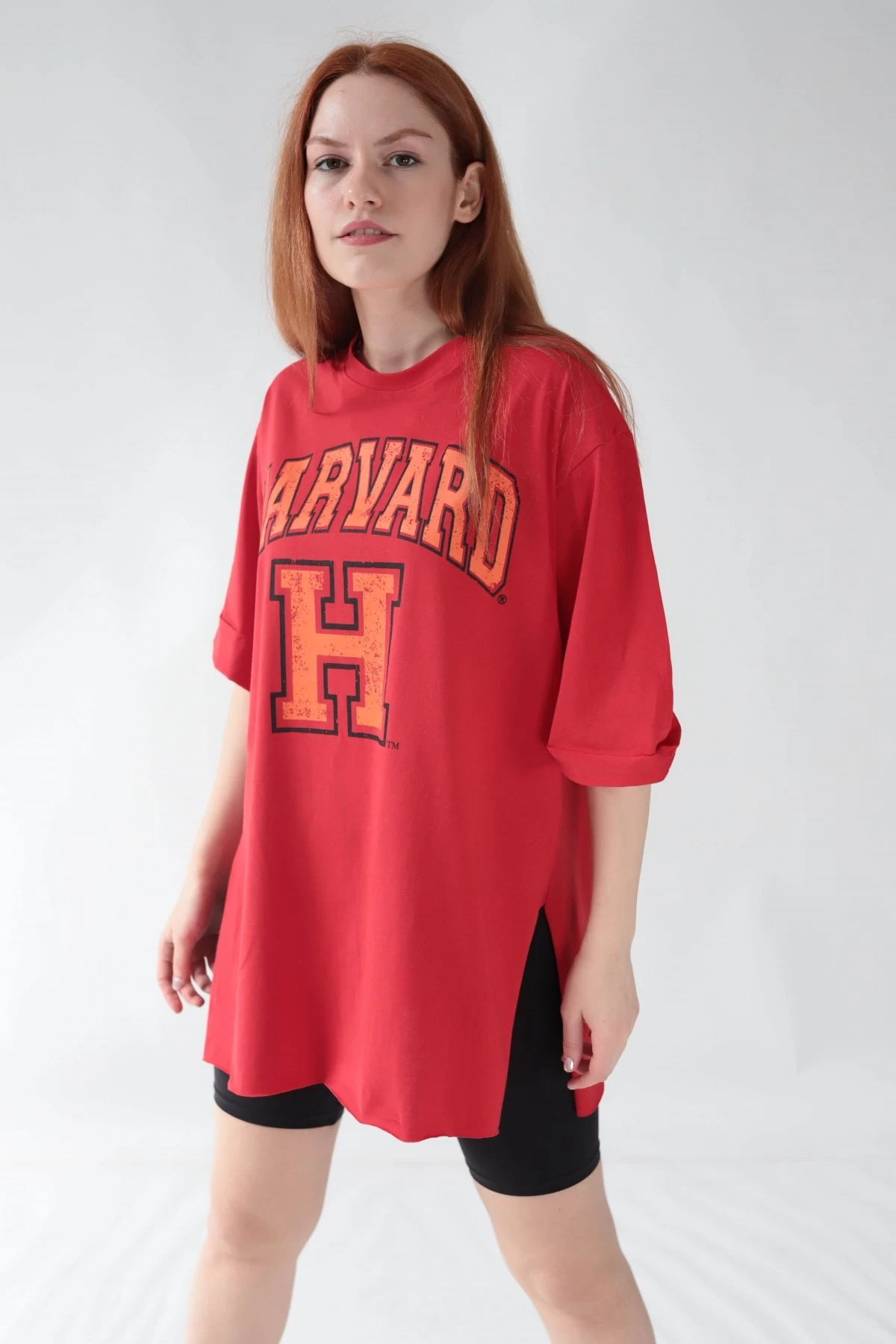 Kırmızı Harvard Logo Yırtmaçlı Oversize Tshirt