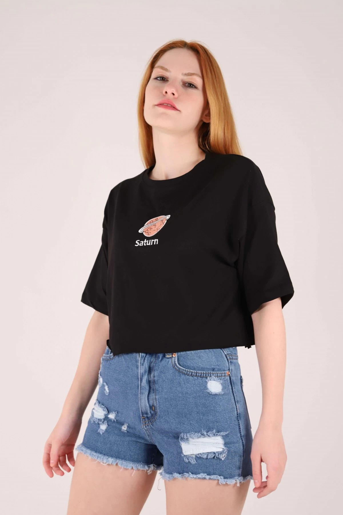 Siyah Satürn Nakışlı Crop Tshirt