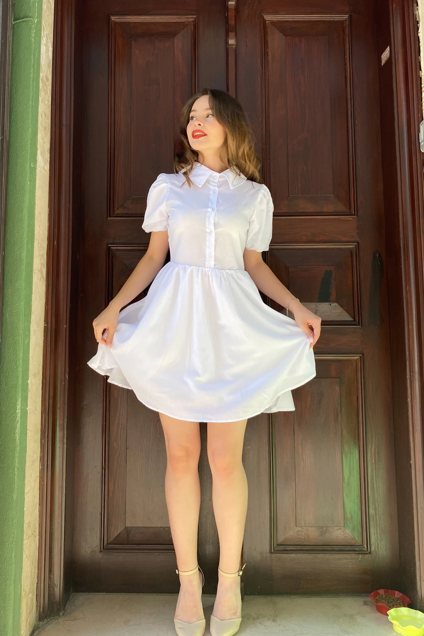 Yaka Detay Düğmeli Elbise Beyaz